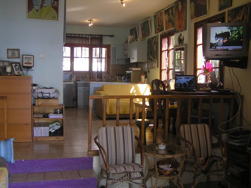 Traditional Guest House อาเกีย ปาราสเควิ ภายนอก รูปภาพ