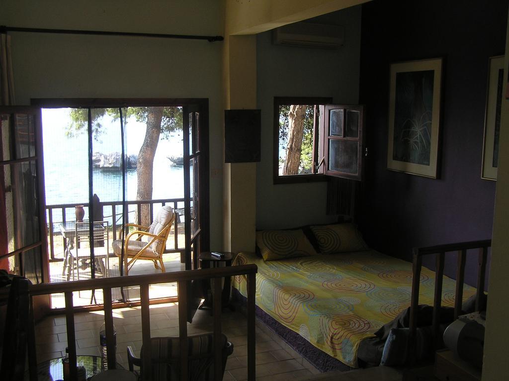 Traditional Guest House อาเกีย ปาราสเควิ ภายนอก รูปภาพ