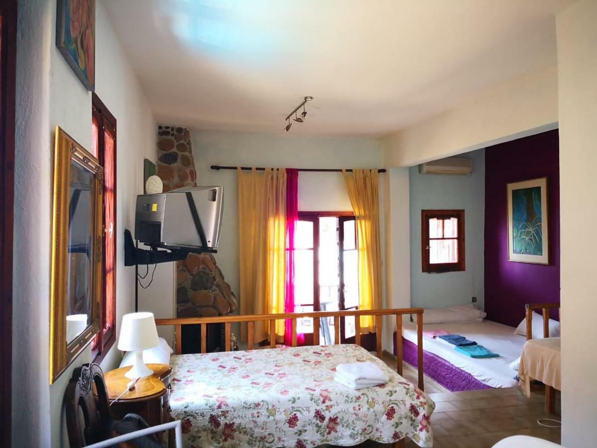 Traditional Guest House อาเกีย ปาราสเควิ ภายนอก รูปภาพ